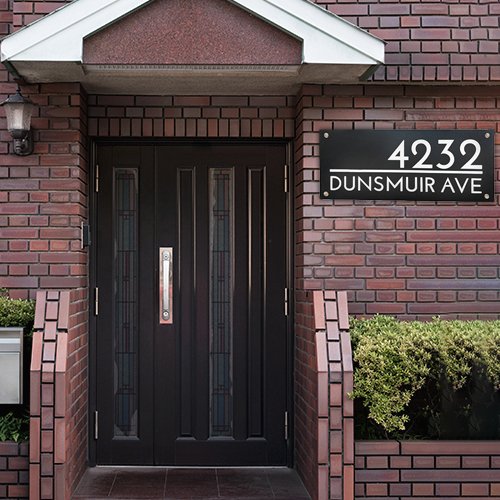 Blackish House sideA、sideB 20 Stunning Black House Exteriors That Prove Dark Siding Is
